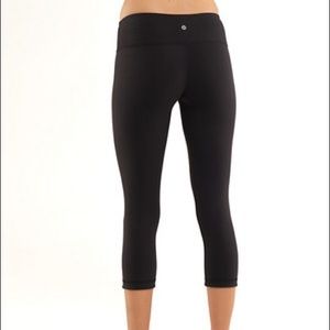 lululemon Wunder Under Crop in Black Size 8